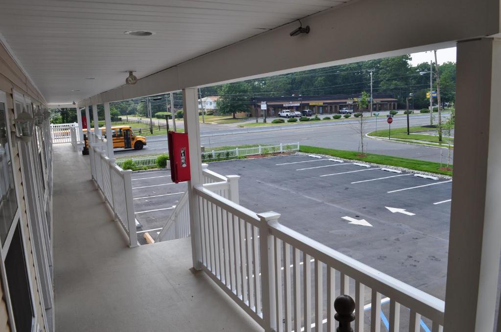 At 9 Motel Howell Exterior photo