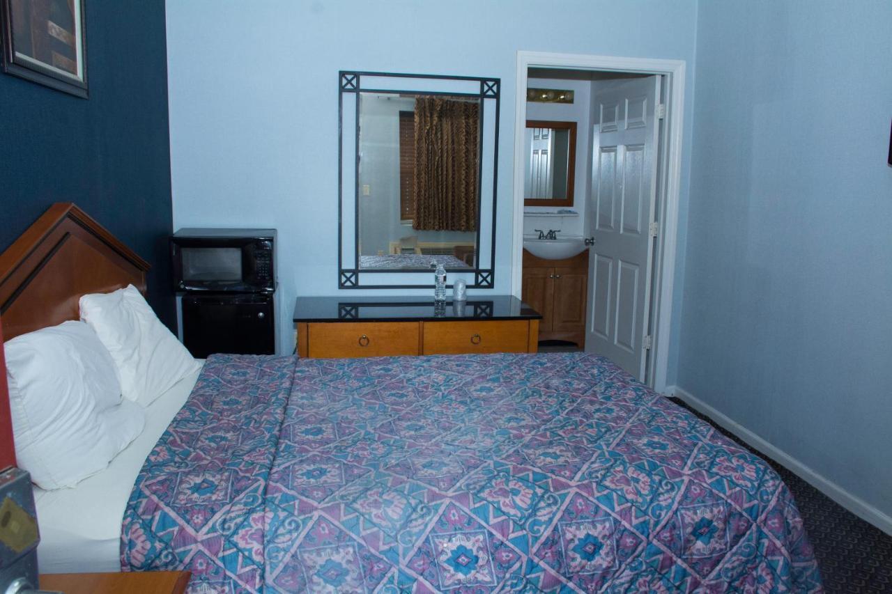 At 9 Motel Howell Exterior photo